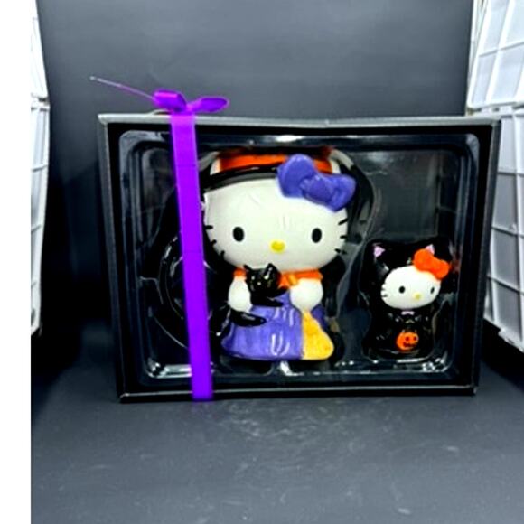 Hello Kitty Boxed set of Mug & Figurine Purple Costume & Black Cat Costume - Picture 2 of 5